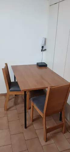 Mesa de jantar com 2 cadeiras - 1,20 m x 80 cm - cor amadeirado, pé de ferro