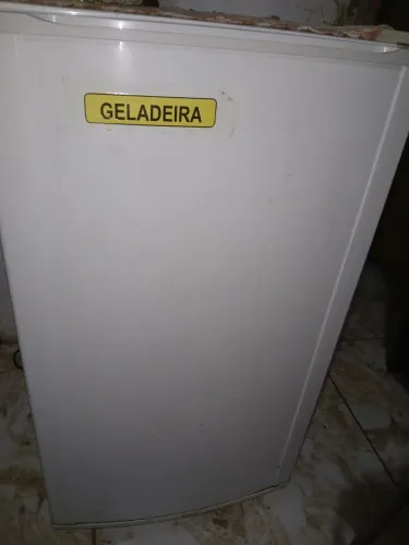 Vende-se geladeira frigobar