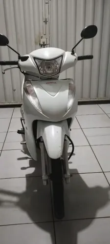 Vendo moto Biz 125 Flex ,rodas liga leve , bateria nova , partida e pedal completa.