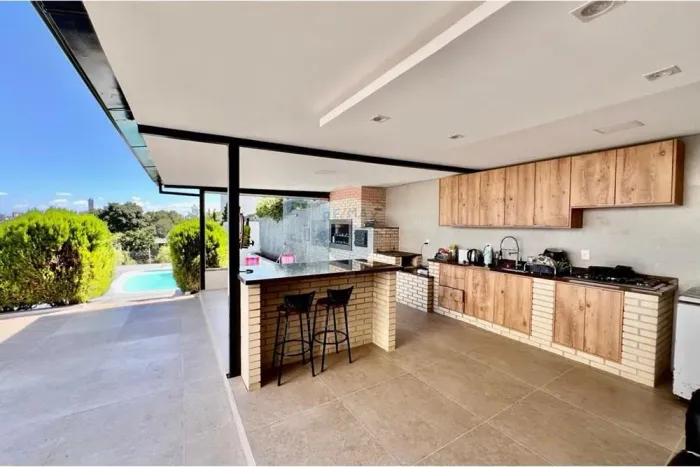 CASA EM PASSO FUNDO 3 SUÍTES (DORMITÓRIOS) COM PISCINA E QUIOSQUE NO BAIRRO PETRÓPOLIS
