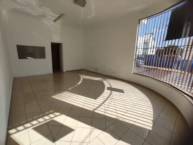 Sala comercial com frente em blindex e localização privilegiada