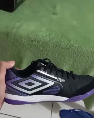 Chuteira umbro pro 5 roxa club