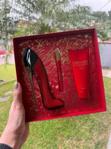 Kit CH Good Girl Very - Perfume 80ml EDP + Perfume 10ml + Loção Corporal 100ml