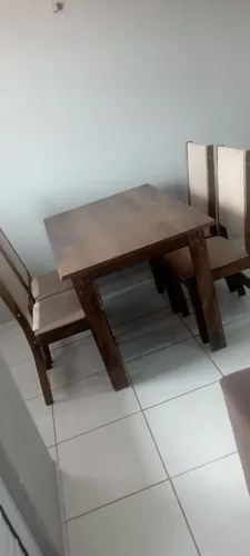 MESA COM 4 CADEIRAS