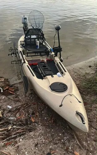 Caiaque Caiman 125 Pro Completo + Motor de Popa 3HP Hidea + Motor Elétrico 24lb