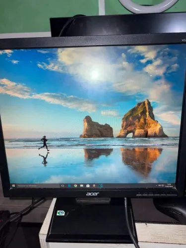 Monitor Acer V173 17' (com riscos na tela)