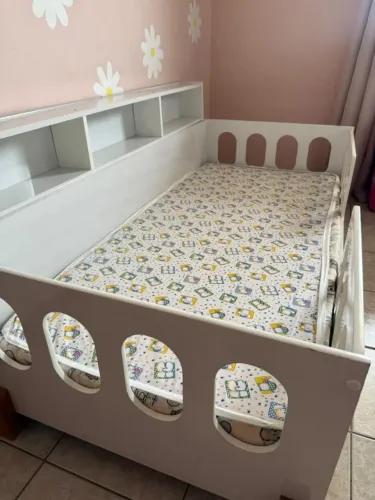 Cama infantil montessoriana com colchão