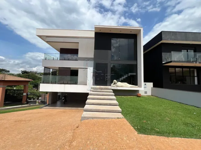 Casa sobrado de 600m² com 04 suítes à venda em condomínio - Arara Vermelha