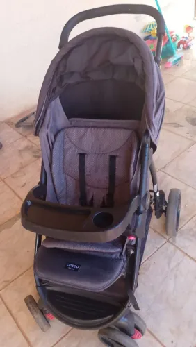 Carrinho de bebê mais bebê conforto 