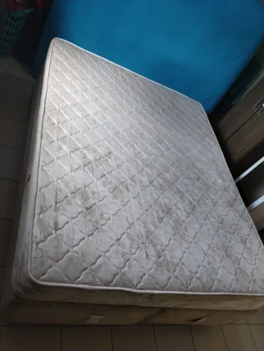 Cama box Queen size Colchão molas ensacandas 