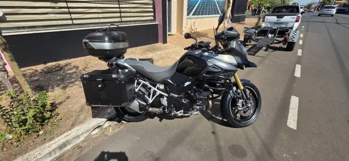 Moto V-strom super conservada