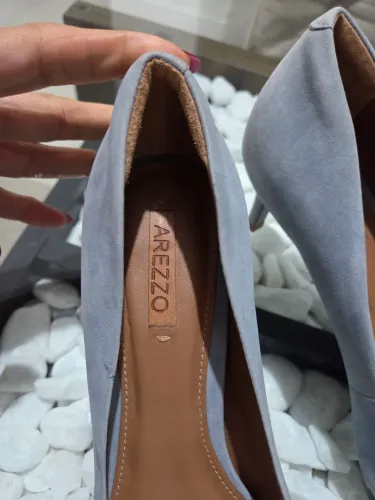 Scarpin Feminino Arezzo Bico Fino Camurça Azul Pastel semi novo