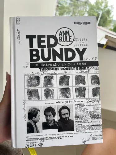 Livro Ted Bundy: Um Estranho Ao Meu Lado - DarkSide