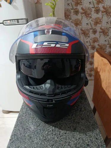Capacete LS2 e capacete gladiador