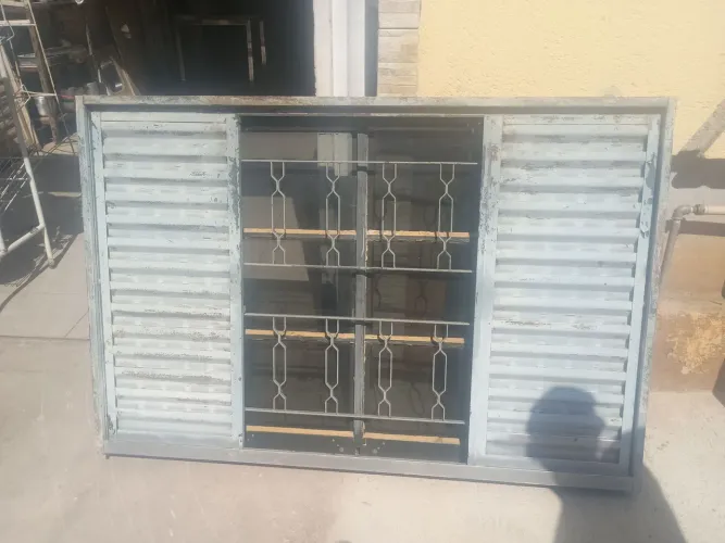 Janela de ferro com vidro 150x100