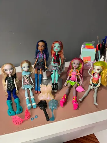 Kit 6 bonecas Monster High