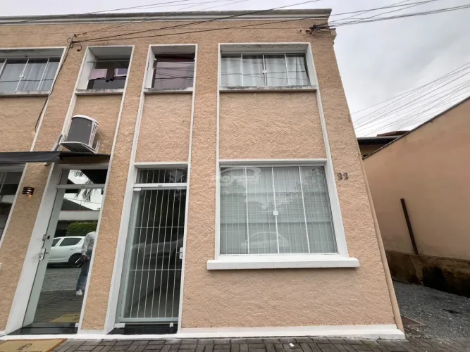 Loja térrea disponível para locação no bairro Velha, em Blumenau/SC.