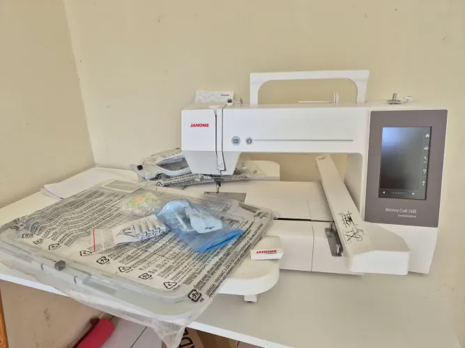 Maquina de bordar Janome NOVA