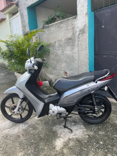 Vendo biz 125 ano 2015