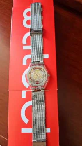 SWATCH SKIN com caixa transparente 