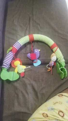 Brinquedo de colocar em berço e carrinho 49,99 R$