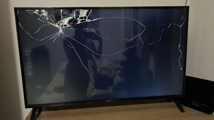 Televisão LG 43 4k 43au801 nunca Usada  tela quebrada 