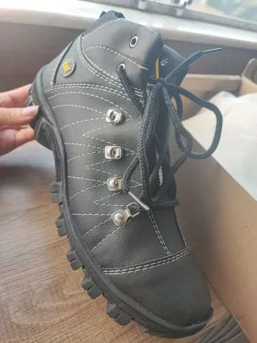 Bota Caterpillar promoção tamanho 40 e 42 