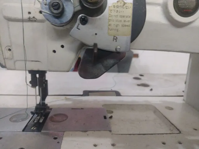 Máquina de costura 2 agulhas