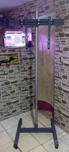 SUPORTE PARA TV MODELO PEDESTAL REGULÁVEL DE 32 A 55 POLEGADAS 