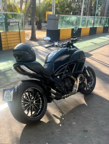 Vendo urgente Ducati Diavel 1.200cc
