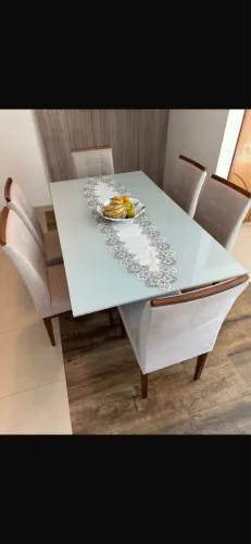 Jogo de mesa com 6 cadeiras