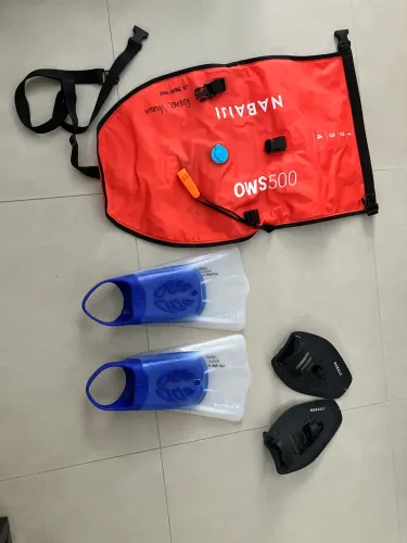 Equipamentos de Natação (Palmar, pé de pato e boia de segurança)
