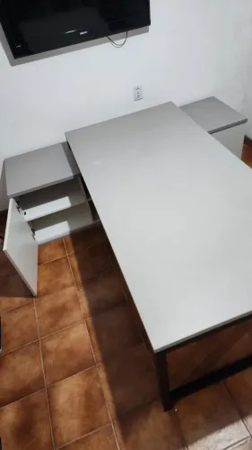 Mesa de escritório + armário - modelo industrial