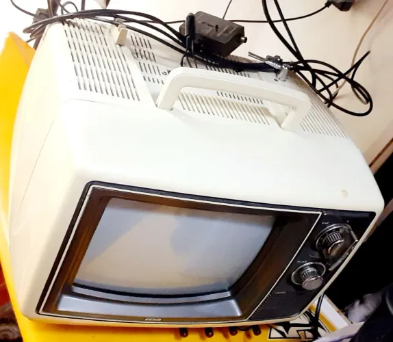 TV Semp Portátil 10 Polegadas Branca