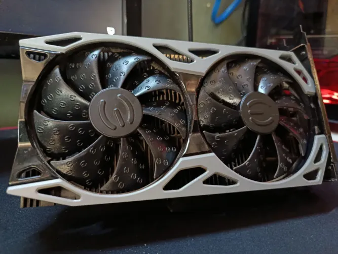 GTX 1650 Super EVGA 4GB Excelente estado