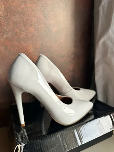 Scarpin Salto Alto Branco Verniz Nº 38 - Novo, Sem Uso