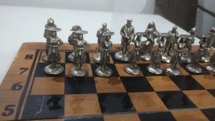 Xadrez  metal pronze e prata