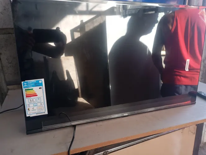Tv 32 polegadas smart TCL nova na caixa valor 650;00 reais * Carlos