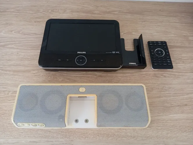 Dvd + caixa de som para celular ( não sei se funcionam ).