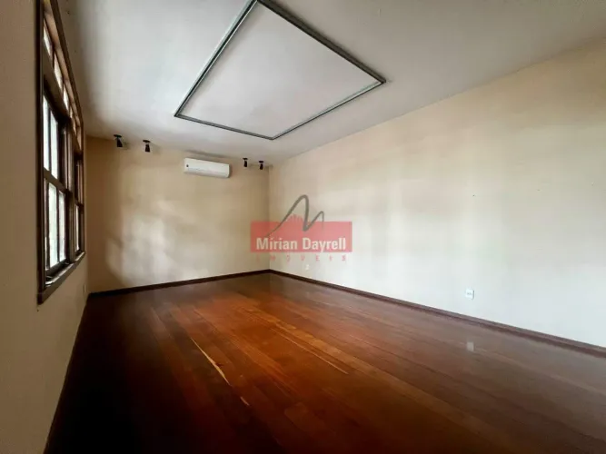 (83867) para aluguel - Casa com 4 quartos, 4 vagas, no Sion