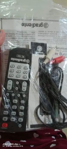 Vende -se um som gradiente novo com controle sem defeito