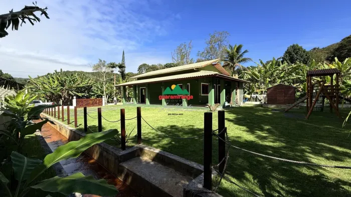 São 108 m² de conforto, com 2 suítes, mezanino e ampla varanda com churrasquei