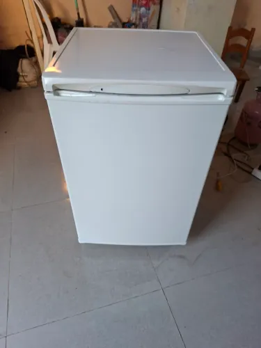 Vende se um frigobar 300 litros usado