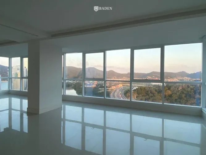 Apartamento novo no edifício Marina Beach Towers em Balneário Camboriú