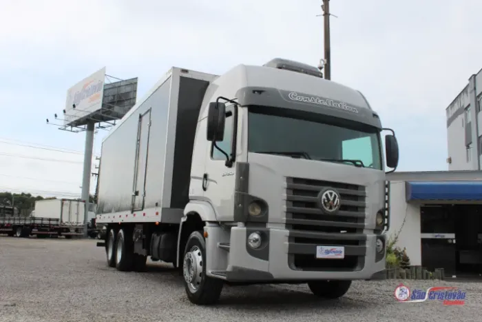 Vw 24-250 com bau refrigerado