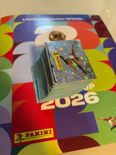 KIT COM 50 FIGURINHAS SORTIDAS COPA 2026 - CONTÉM BRILHANTES