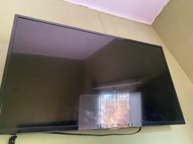 Tv , está com listra na tela porém não interfere em nada pegando super bem