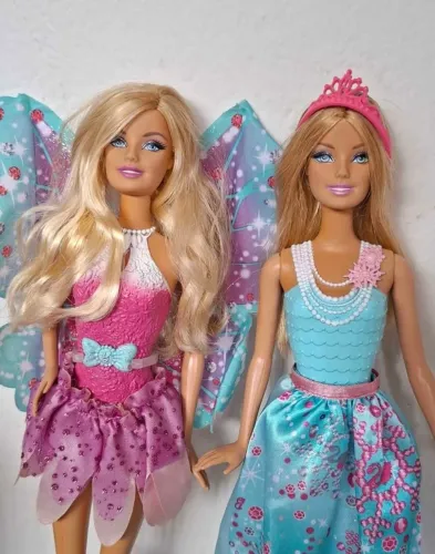 Vendo barbies princesa e fada