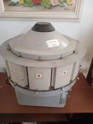 Processador de tecidos laboratorial