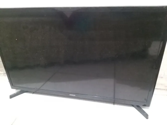 Desapego TV de led 32 p preto pra retirada de peças o defeito e placa disple?i
